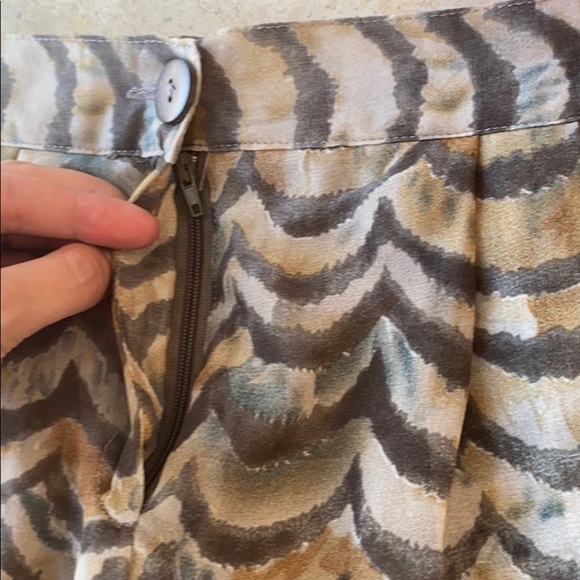 Blu Pepper Elastic silky evening shorts w/ pockets - Picture 2 of 10